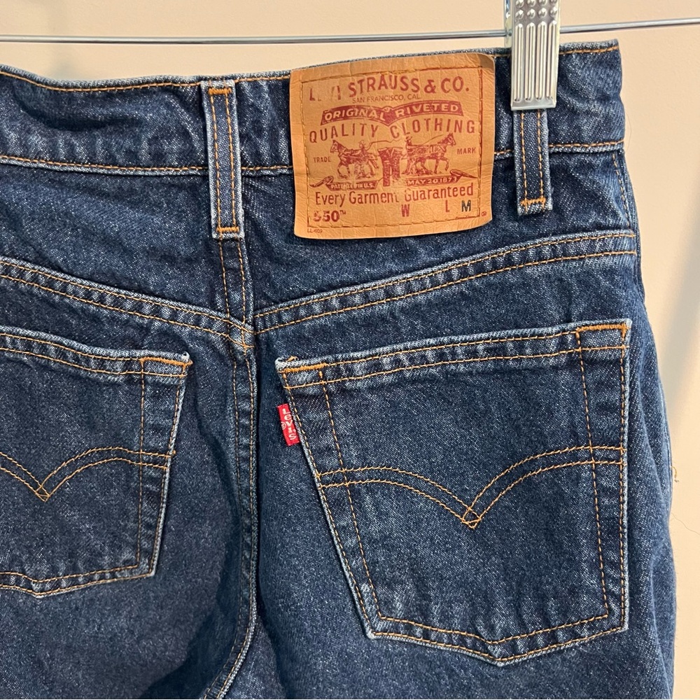 Classic Vintage Levi Tapered Blue Denim Jeans - Picture 5 of 8